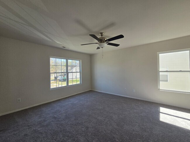 Building Photo - 2701 Buckleigh Dr