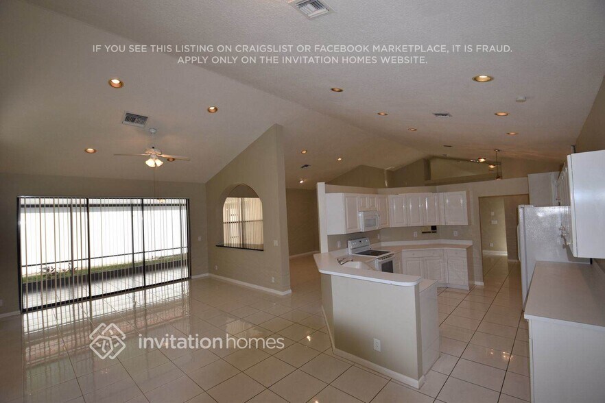 Building Photo - 10213 Lexington Lakes Blvd N