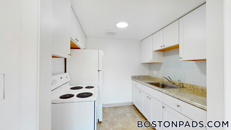 Building Photo - 525 Highland Ave