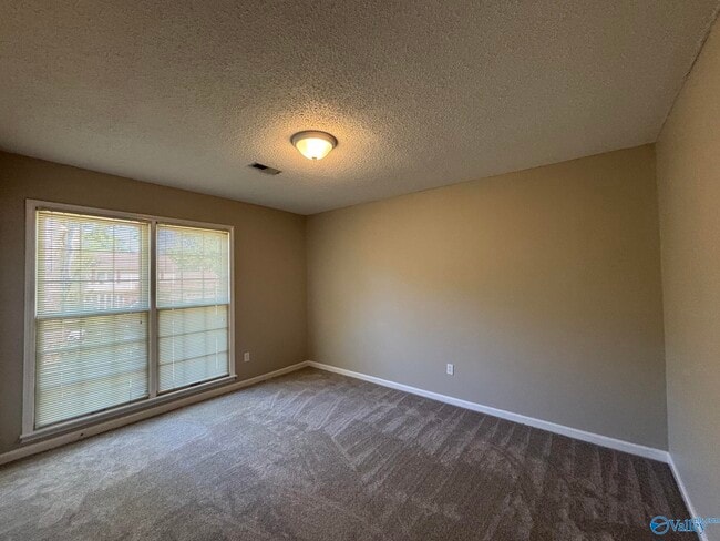 Building Photo - 2705 Willena Dr SE