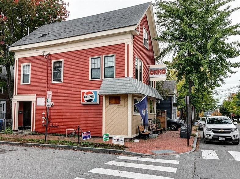 Building Photo - 129 Pine St