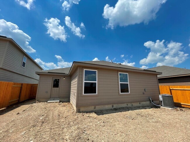 Building Photo - 313 Cres Park Dr