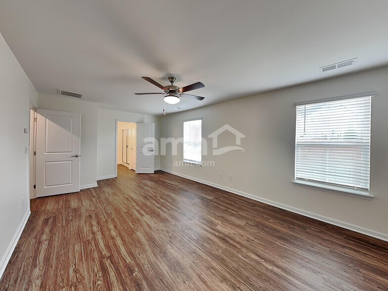 Building Photo - 648 Hamilton Park Dr