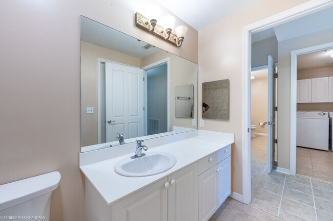 Building Photo - WALKING DISTANCE TO SUNSEEKER RESORT AND P...