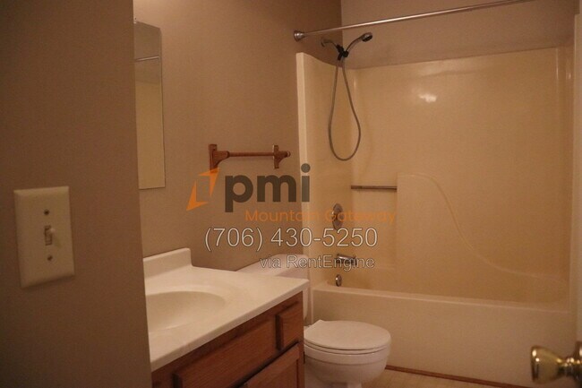 Building Photo - 48 Primrose Dr