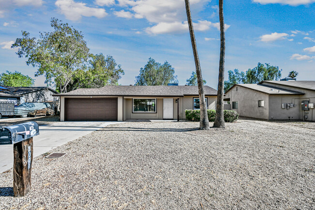 Primary Photo - 3001 W Muriel Dr