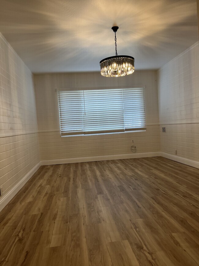 Building Photo - 608 Bird St