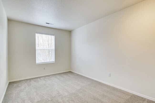 Building Photo - Great Single Family Home In Central Hillsb...