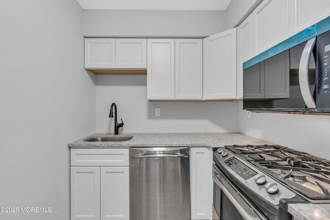 Building Photo - 213 Main St