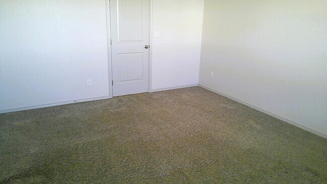 Building Photo - Immaculate Single Level Northeast Home With Refrigerated Air Located In Quiet Neighborhood