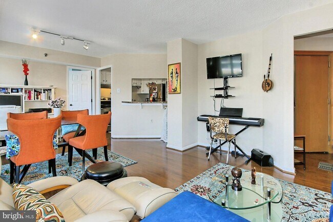 Building Photo - 1301 N Courthouse Rd