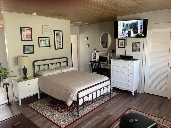 Building Photo - 2095 Pineapple Ave