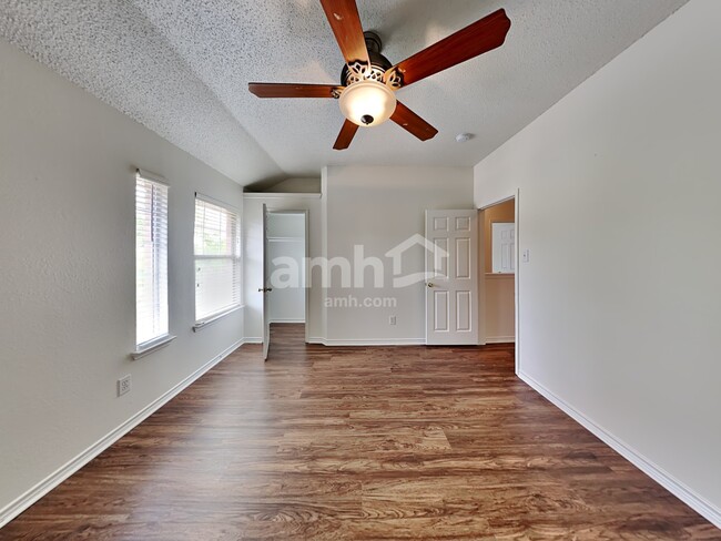 Building Photo - 962 Wisperwood Dr