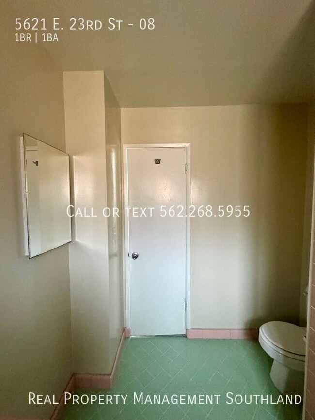 Building Photo - Beautifully Renovated 1 Bed / 1 Bath Apart...