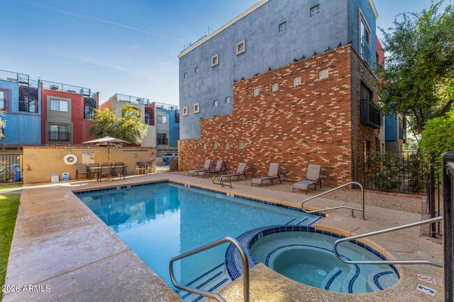 Building Photo - 3426 E Avalon Dr