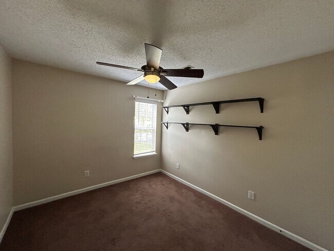 Building Photo - COMING SOON! N Greensboro, 4/2.5 home off of N Church St near Lake Jeanette & I-840