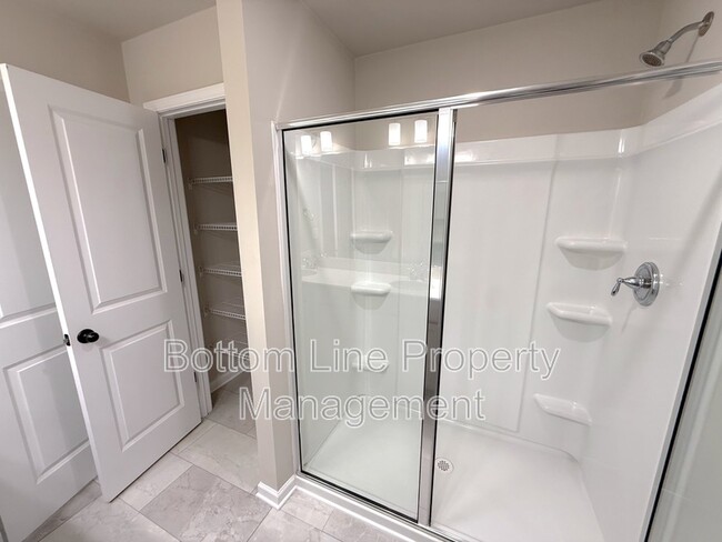 Building Photo - 9016 Stoney Waters Ct