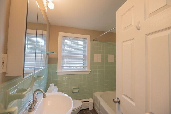 Building Photo - 37 Longview Way