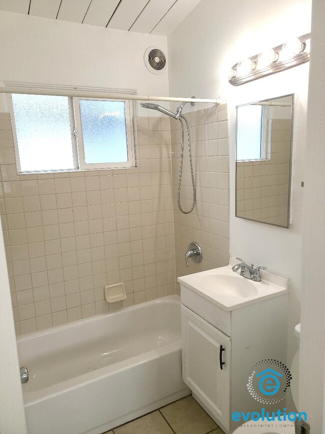 Building Photo - 4323-4333 Gresham St - 1405 Grand Ave