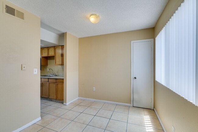 Building Photo - Cozy 2BR/2BA in Spring Valley Near the Strip