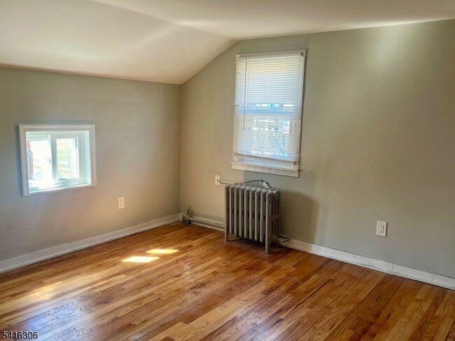 Building Photo - 52 Maple Ave