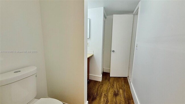 Building Photo - 6969 SW 36th Dr