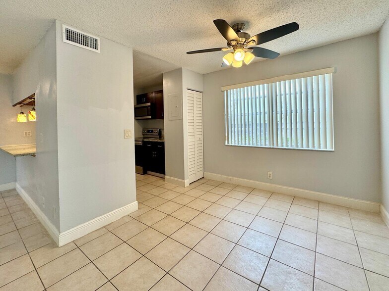 Building Photo - 334 SW 86th Ave