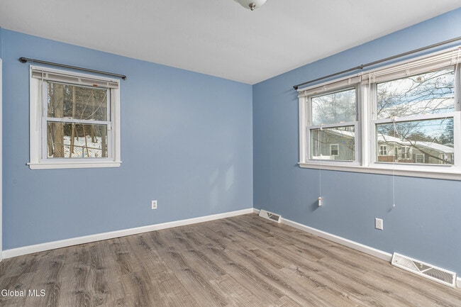 Building Photo - 7 Elgin St