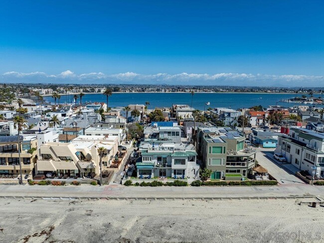 Building Photo - 3911 Ocean Front Walk