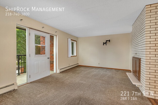 Building Photo - 221 7th St N