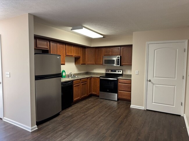 Building Photo - Charming Townhome in Prime Broadway Location – Steps from Parks & Outdoor Amenities!