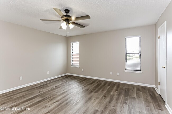Building Photo - 12636 Misty Mountain Dr E