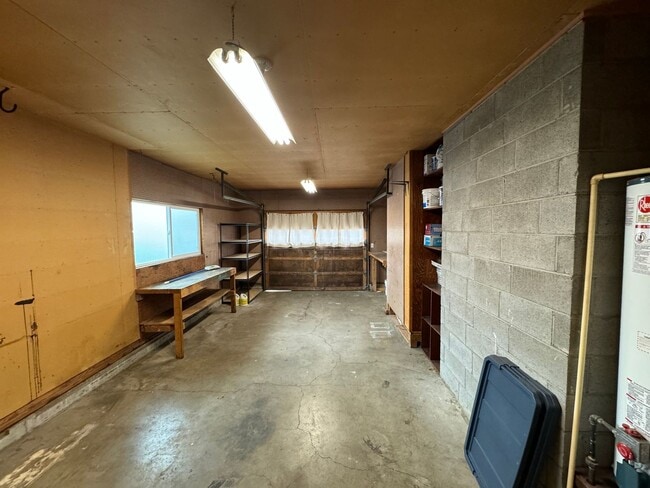 Building Photo - Application Pending - 3 Bedroom House For ...