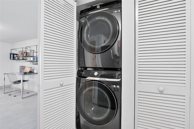 Building Photo - 6620 Indian Creek Dr