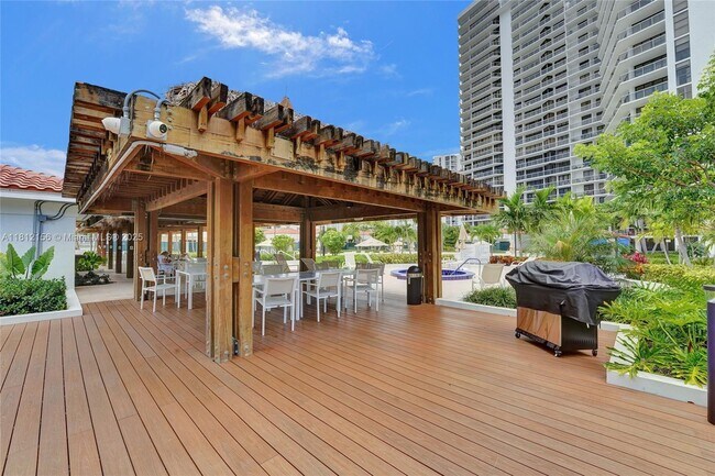 Building Photo - 20281 E Country Club Dr