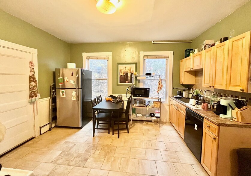 Building Photo - 12 Bucknam St