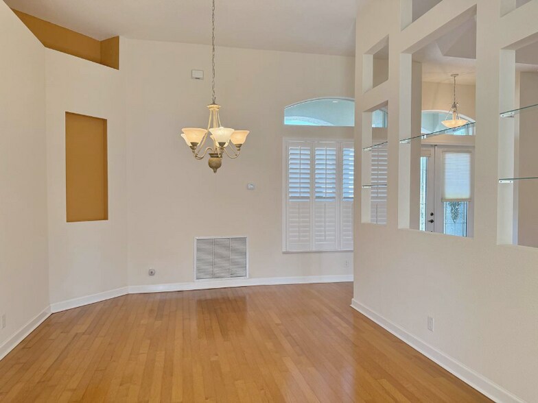 Building Photo - 6018 NW Winfield Dr