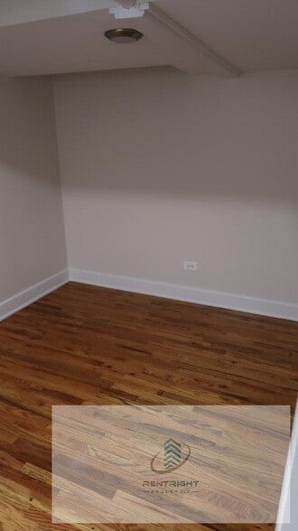 Building Photo - 845 W Agatite Ave