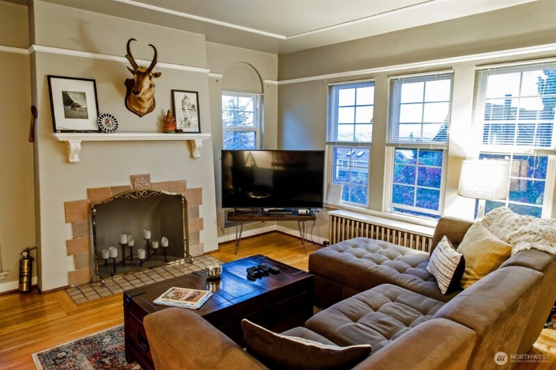 Building Photo - 2107 5th Ave N