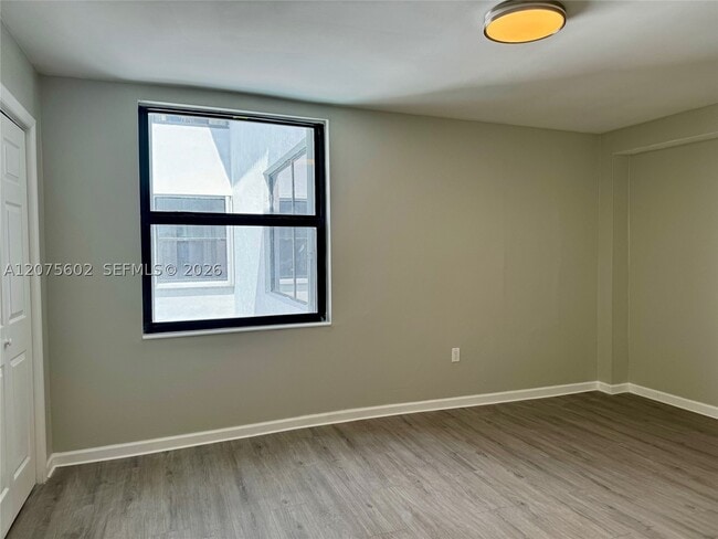 Building Photo - 3702 NE 171 St