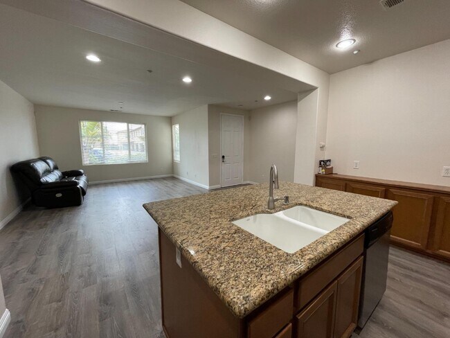 Building Photo - 2208 Pasadena Ct