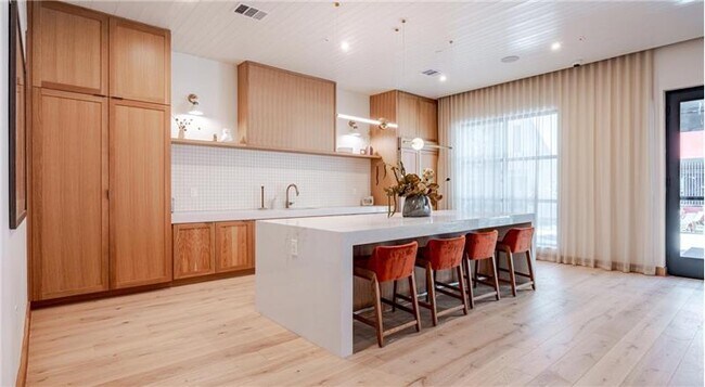 Building Photo - 5902 Westminster Dr