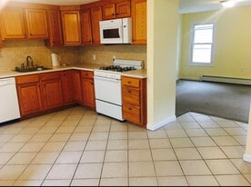 Building Photo - 30 Spring St