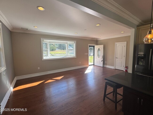 Building Photo - 196 Willow Dr