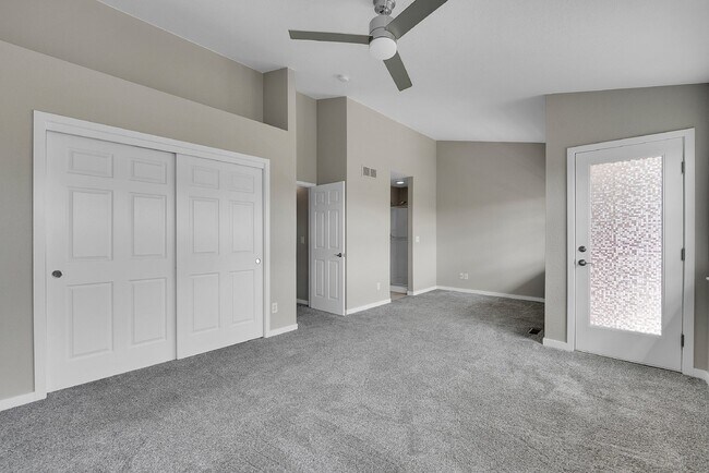 Building Photo - $3,125 - 3Bed/ 3.5 Bath Townhome with Finished Basement and Fireplace in Broomfield!