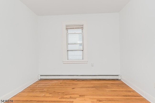 Building Photo - 57 Clinton Pl