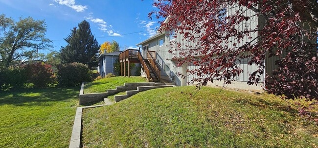 Building Photo - Newly Renovated 3Bed/2Bath Home Now Availa...