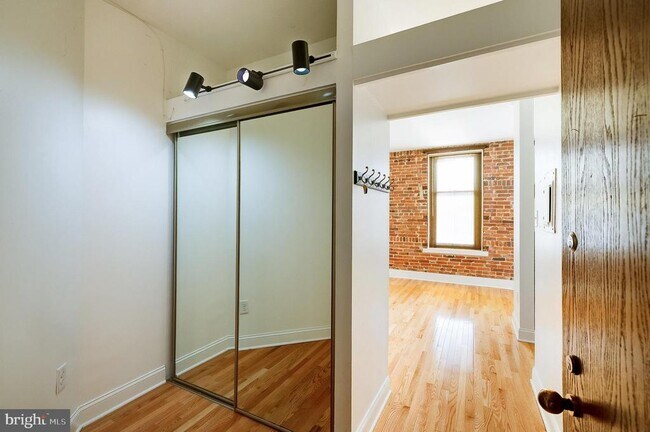 Building Photo - 1615 Q St NW