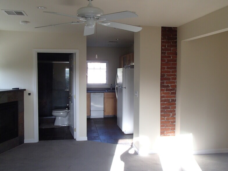 Building Photo - 2800 E Evergreen Blvd