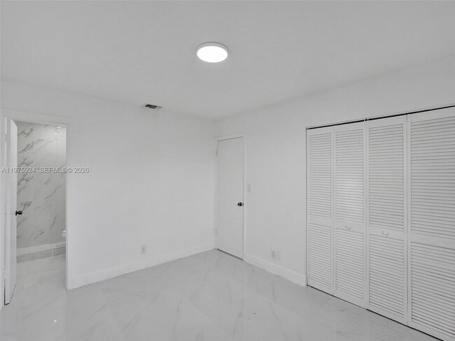 Building Photo - 10051 Winding Lake Rd